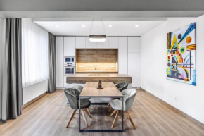 Chalupku - Luxurious apartment 70m2 in direct centrum with parking included, Air-conditioned, balcony, quiet sleep, best in town